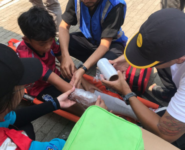 Evakuasi pemain