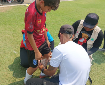 penanganan Cedera Dengan  Metode RICE ( Rest, Ice, Compression, Elevation ))