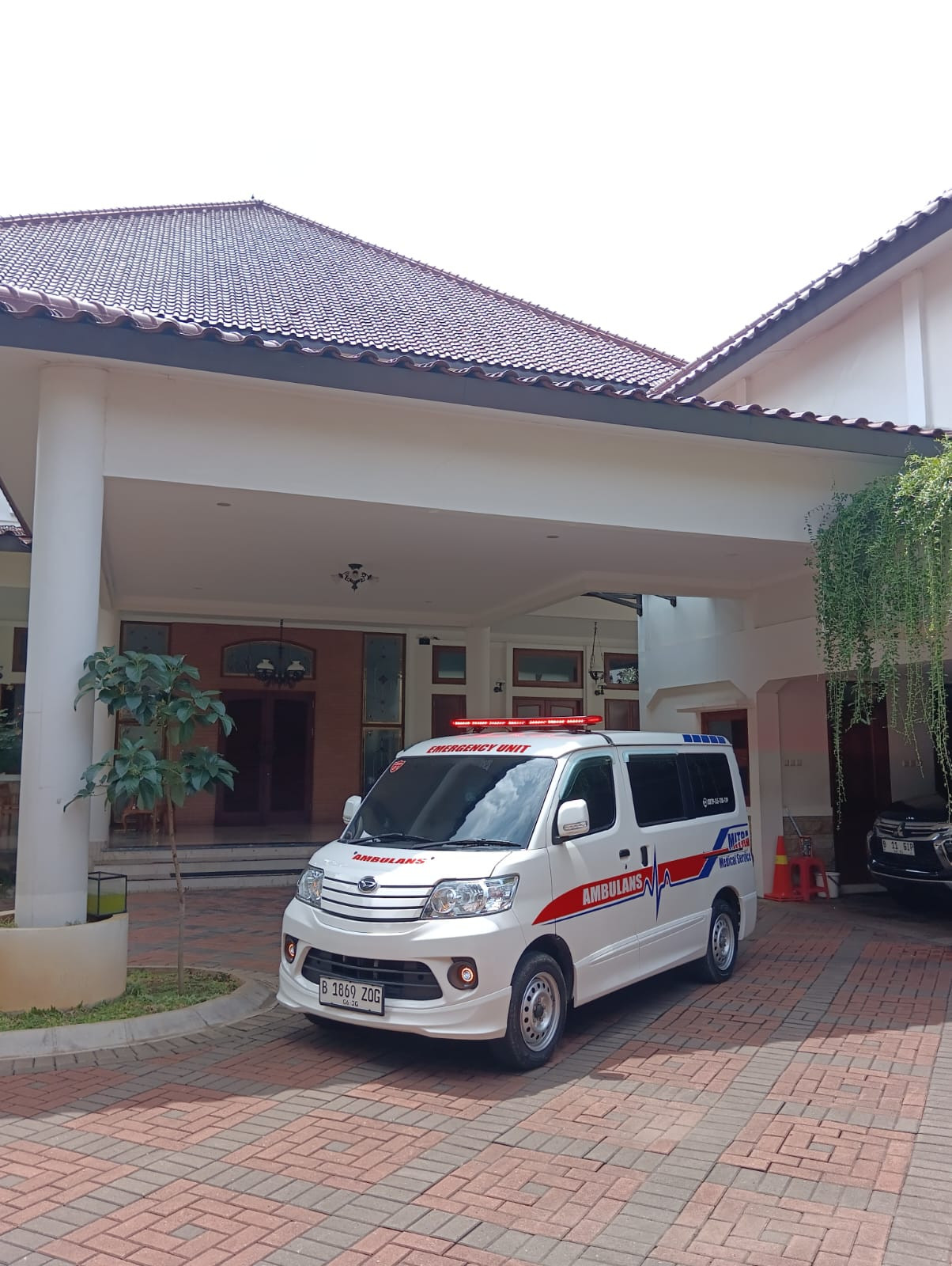 AMBULANCE PASIEN DI JAKARTA 0819-35-118119